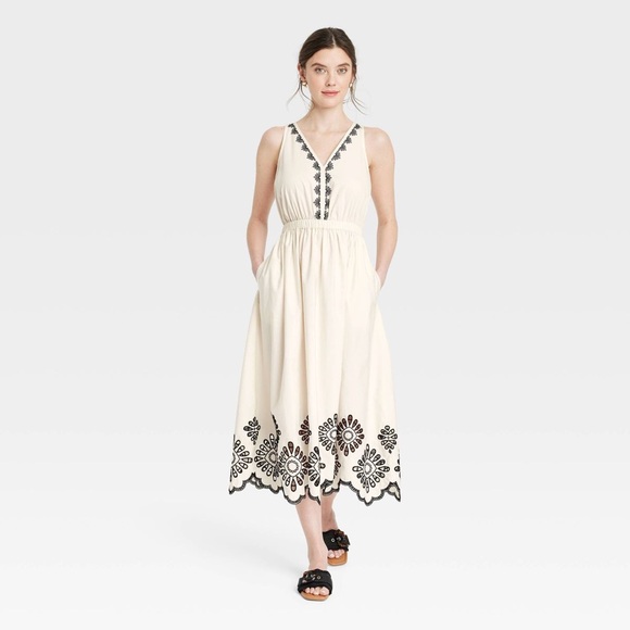 Universal Thread Dresses & Skirts - Universal Thread Cream Midi Dress with Black Embroidery